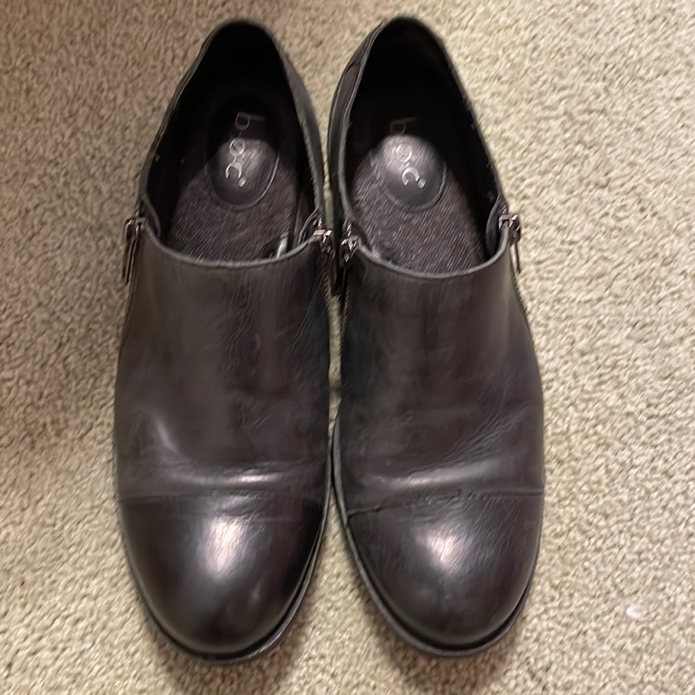 BOC ladies 8 black leather low heel shoes
